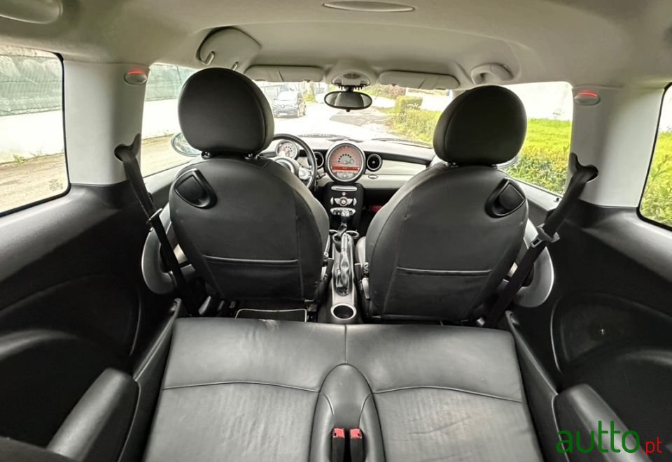 2010' MINI Cooper photo #4