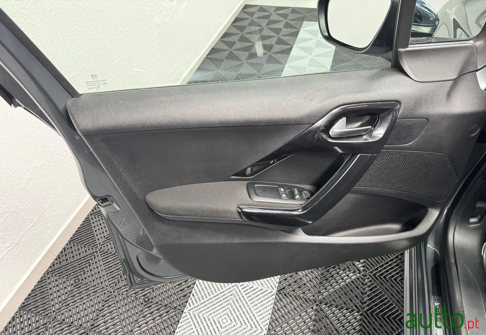 2016' Peugeot 208 1.6 Bluehdi Active photo #6