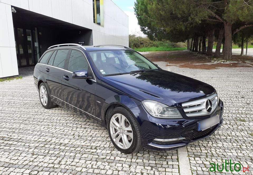 2011' Mercedes-Benz C-220 photo #1