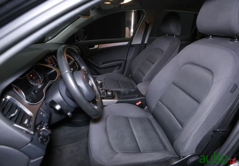 2012' Audi A4 Avant photo #6