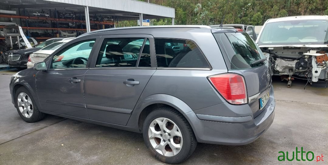 2005' Opel Astra photo #3