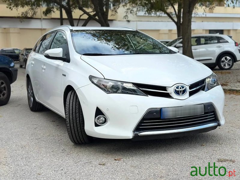 2015' Toyota Auris Touring Sports photo #6