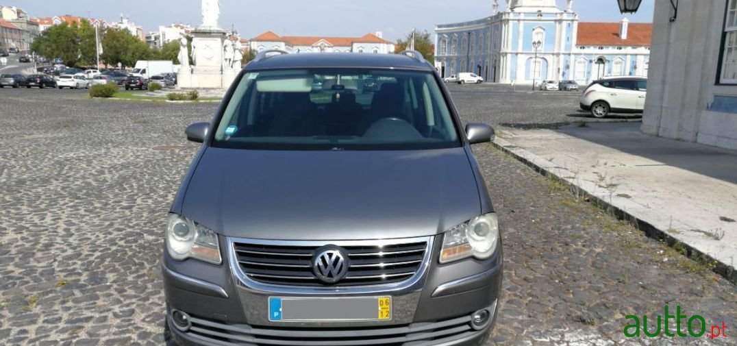 2006' Volkswagen Touran photo #4