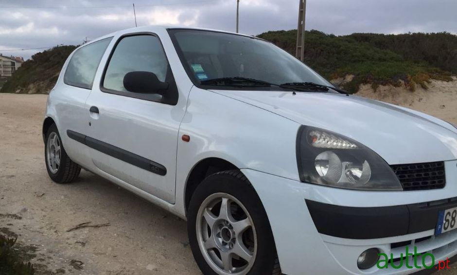 2001' Renault Clio 2 photo #1