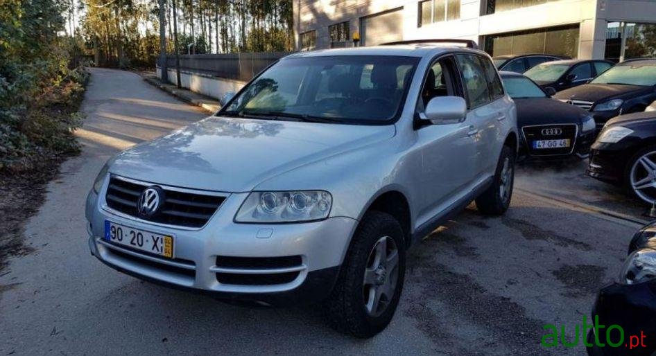 2004' Volkswagen Touareg photo #2