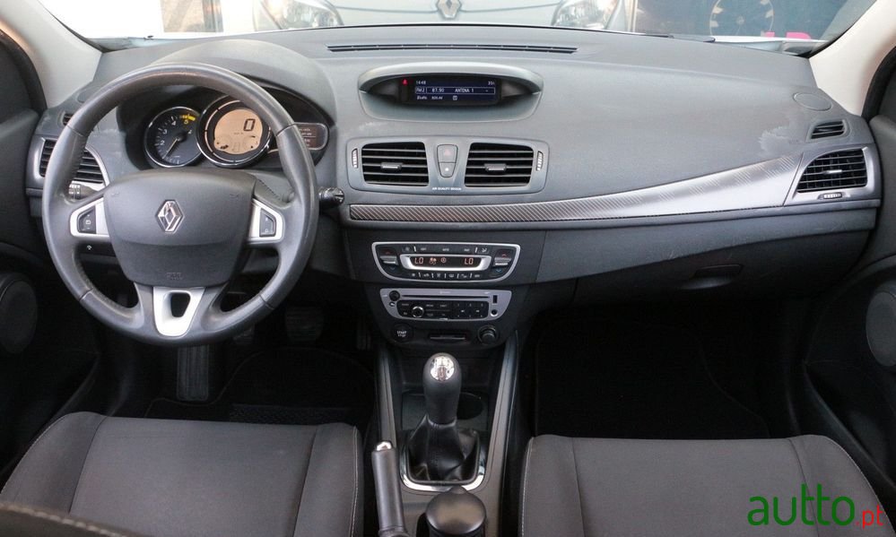 2013' Renault Megane Sport Tourer photo #5