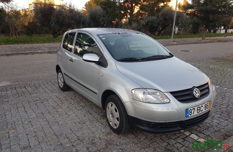 2005' Volkswagen Fox photo #3