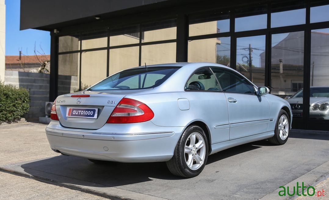 2009' Mercedes-Benz Clk-270 photo #3