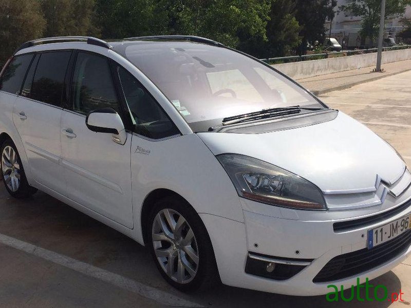 2010' Citroen C4 Grand Picasso photo #2