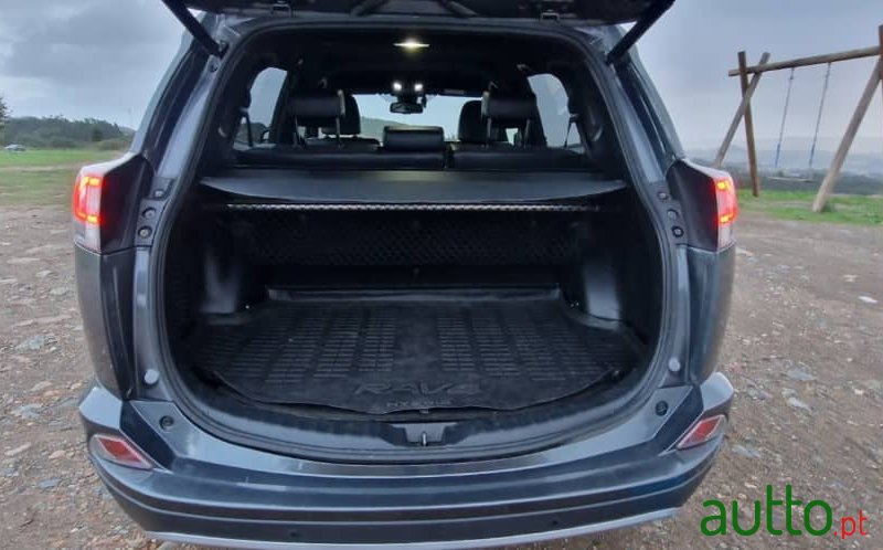 2017' Toyota RAV4 photo #4