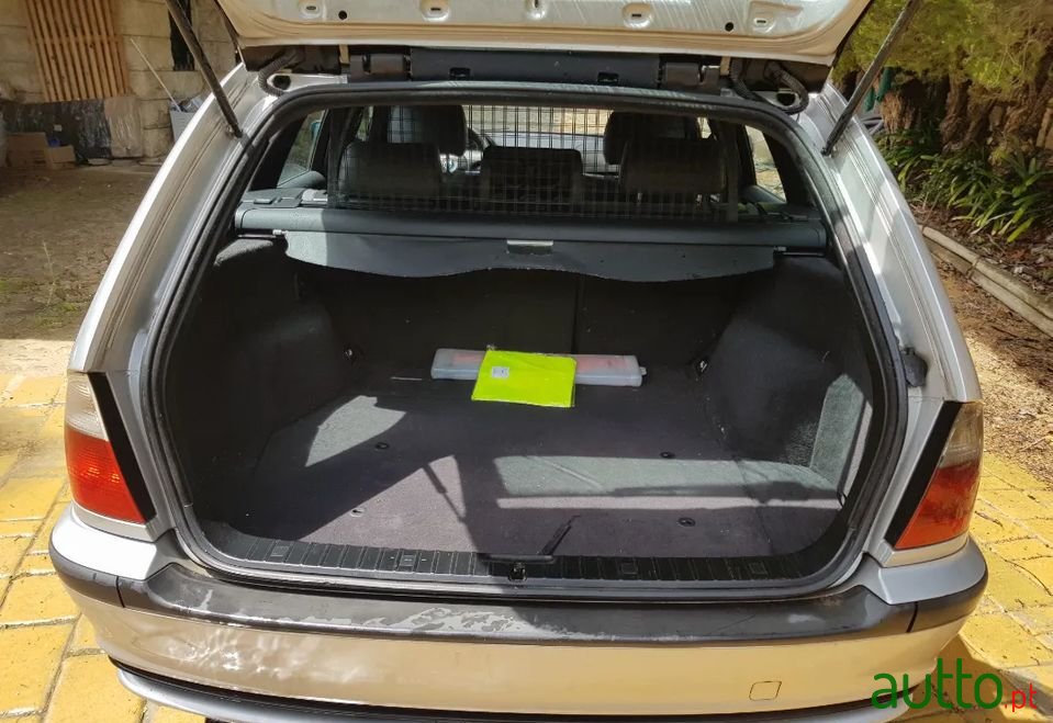 2004' BMW 320 photo #6