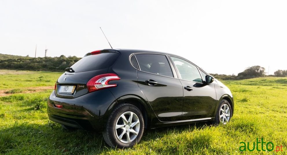 2013' Peugeot 208 photo #4