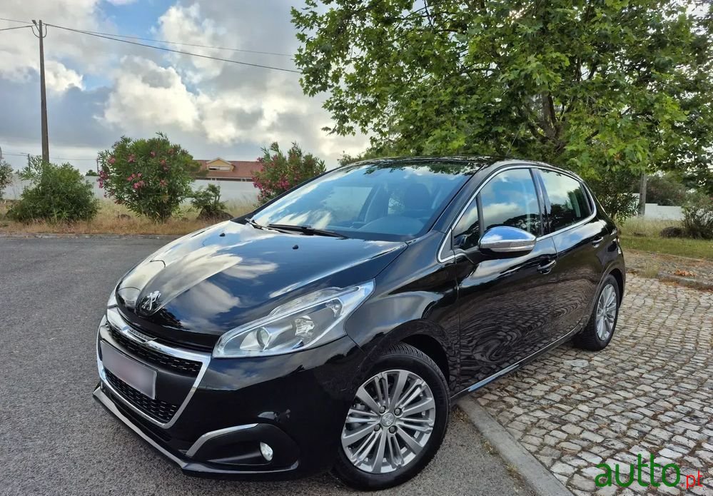 2015' Peugeot 208 photo #1