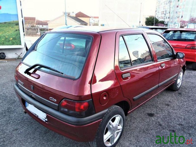 1997' Renault Clio 1.2 Oasis photo #1