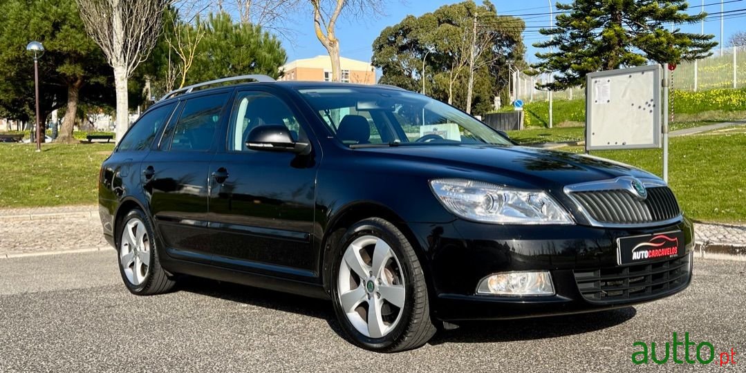 2010' Skoda Octavia Break photo #4