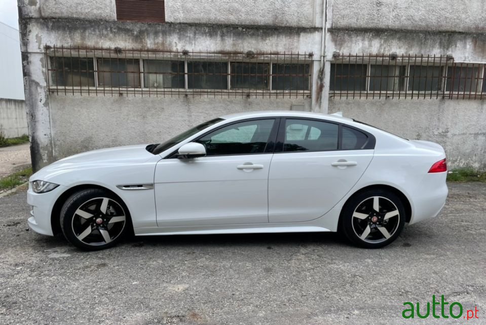 2016' Jaguar Xe photo #3