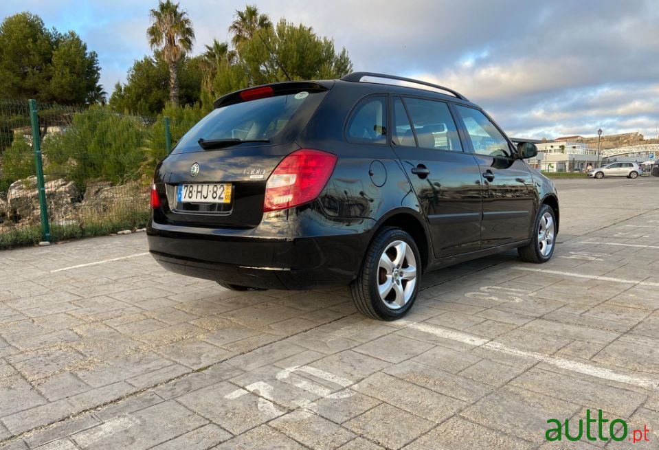 2009' Skoda Fabia Break photo #5
