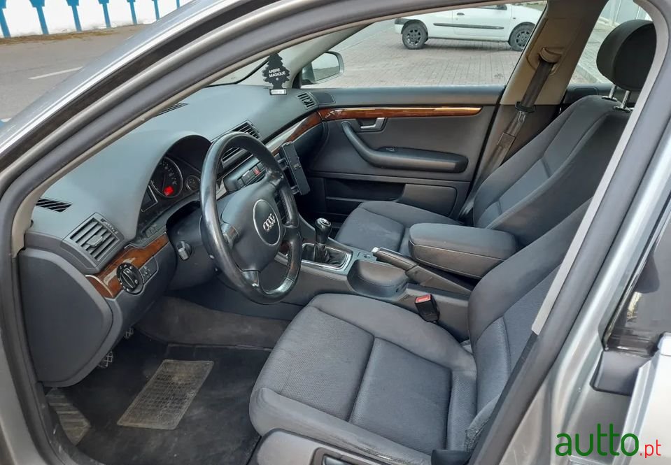 2004' Audi A4 Avant photo #5