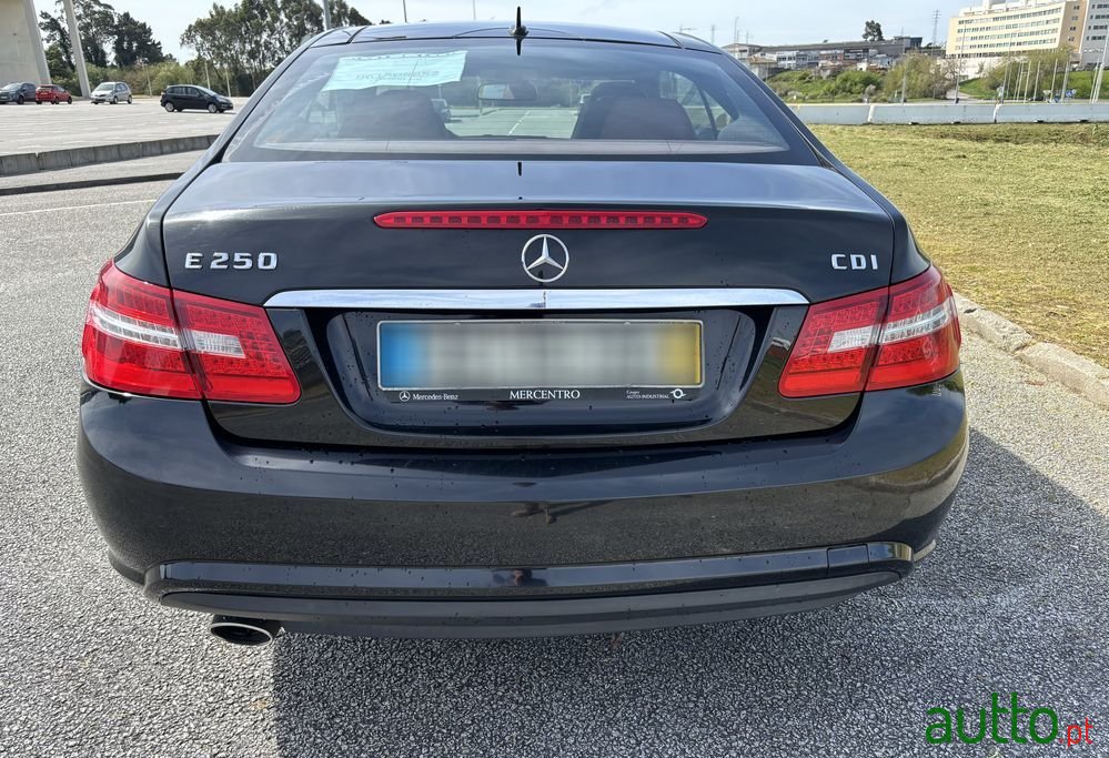 2010' Mercedes-Benz E 250 photo #2