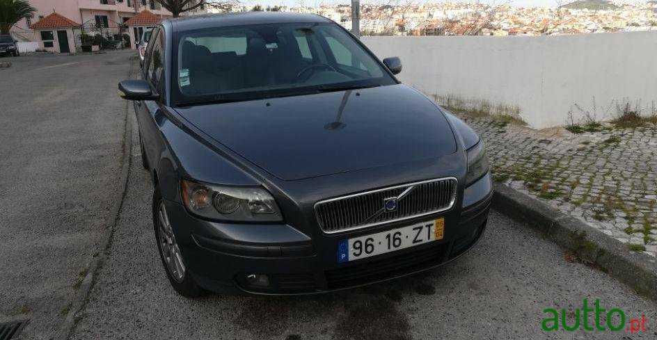 2005' Volvo V50 2.0 D Momentum photo #2