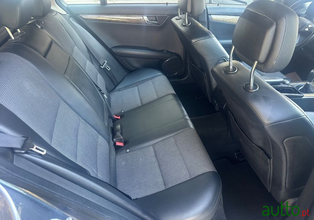 2008' Mercedes-Benz Classe C photo #5