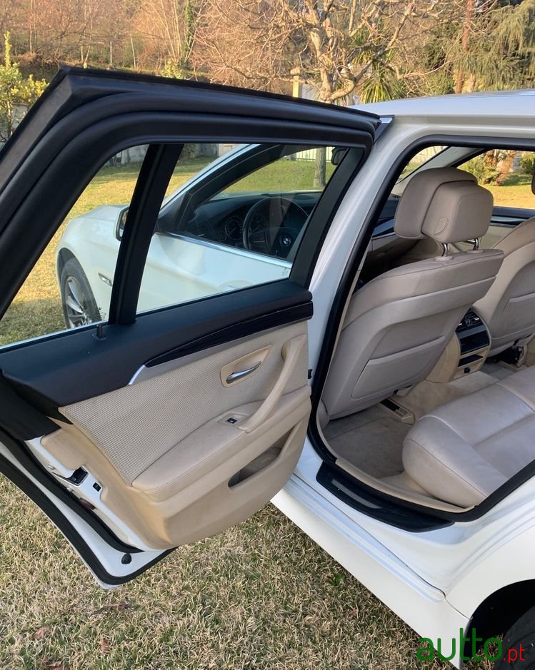 2011' BMW 520 D Touring photo #5