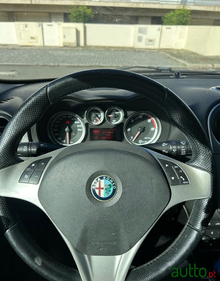 2011' Alfa Romeo MiTo photo #6
