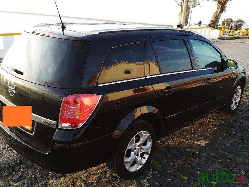 2005' Opel Astra Caravan photo #1