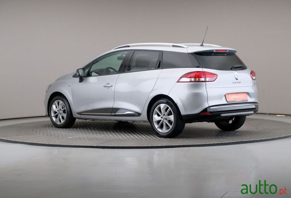 2017' Renault Clio Sport Tourer photo #2