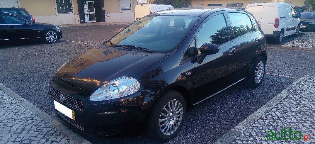 2011' Fiat Grande Punto 1.3 Multijet photo #2