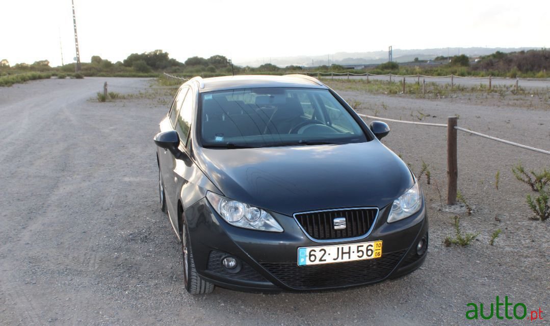 2010' SEAT Ibiza photo #2