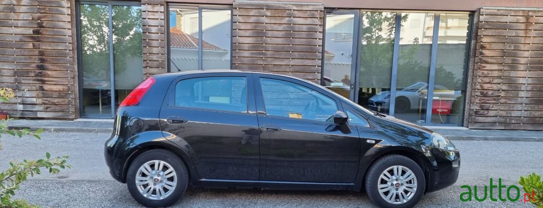 2015' Fiat Punto photo #2