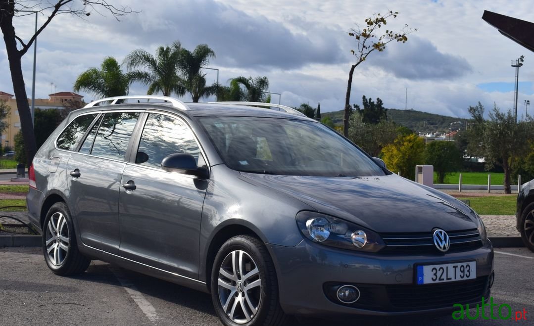 2011' Volkswagen Golf Variant photo #1