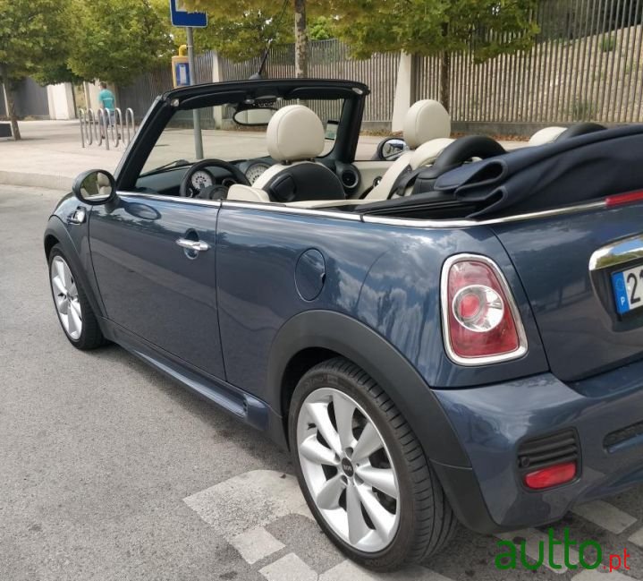2010' MINI Cabrio photo #3
