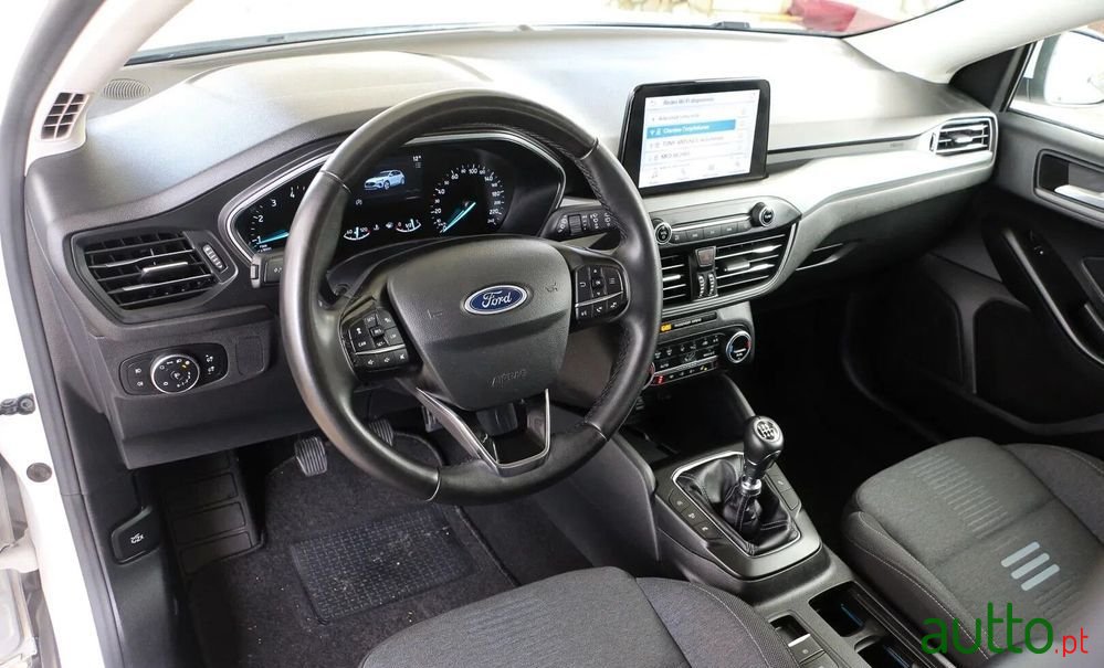 2022' Ford Focus photo #2