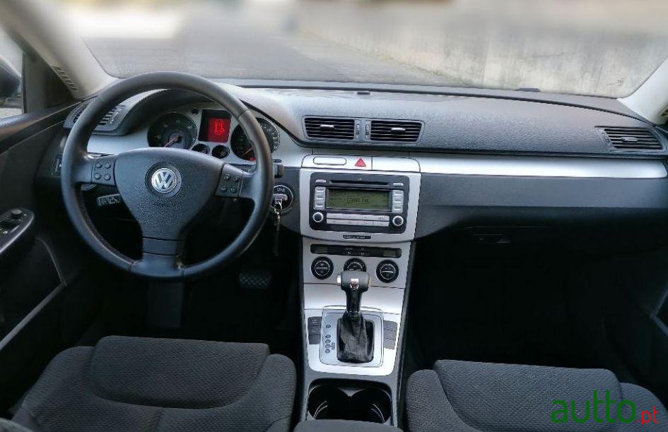 2008' Volkswagen Passat Variant photo #3