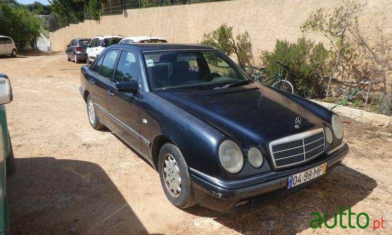 1996' Mercedes-Benz E-220 D Elegance photo #1