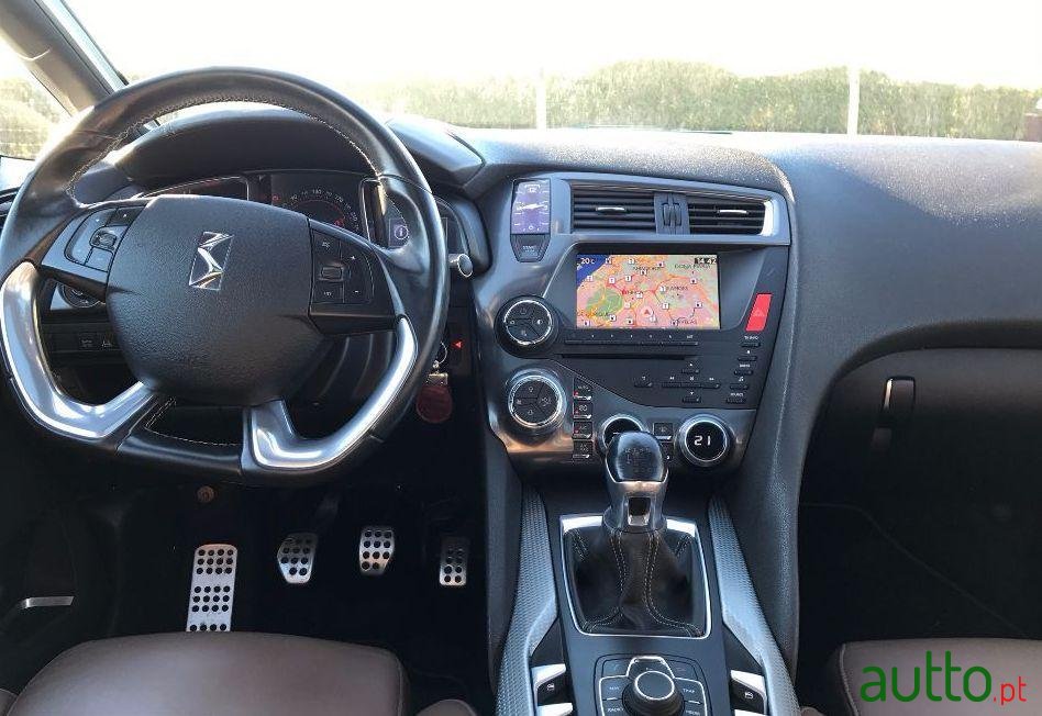 2012' Citroen DS5 photo #1