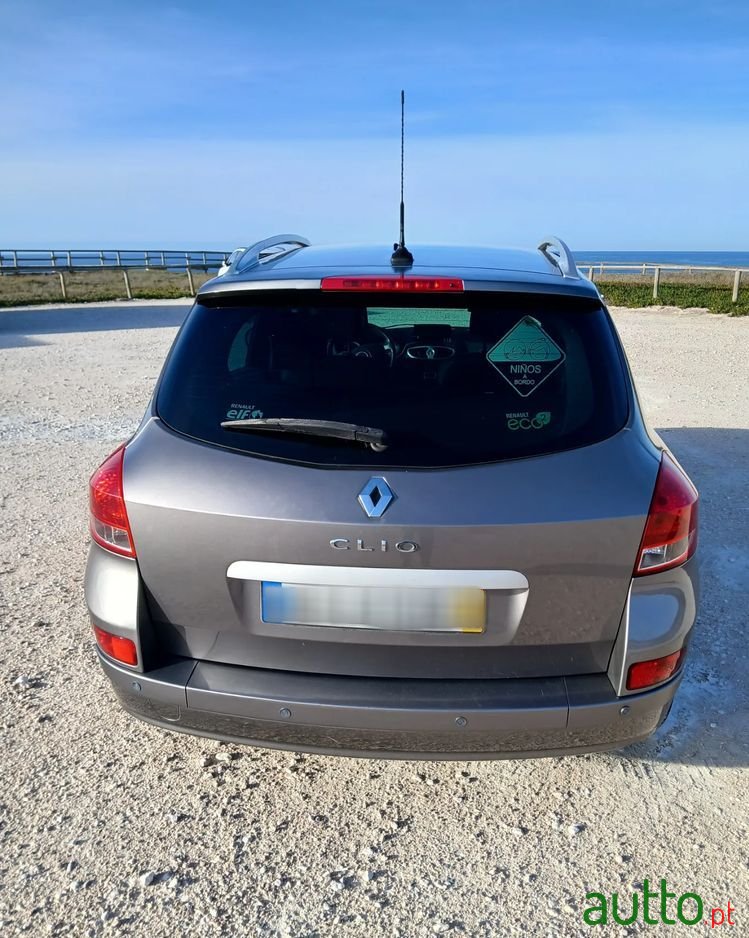 2011' Renault Clio Break photo #5