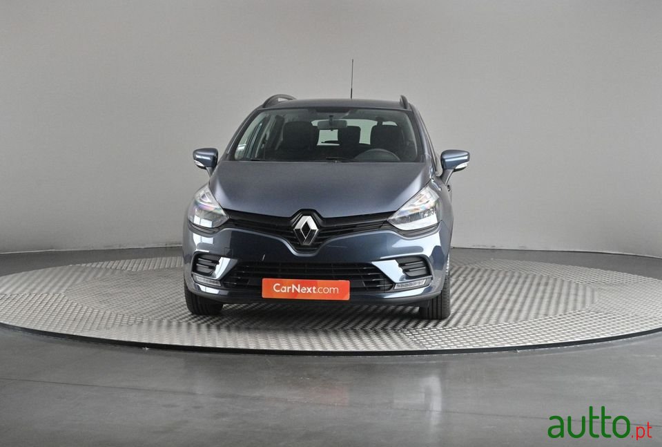 2017' Renault Clio Sport Tourer photo #3