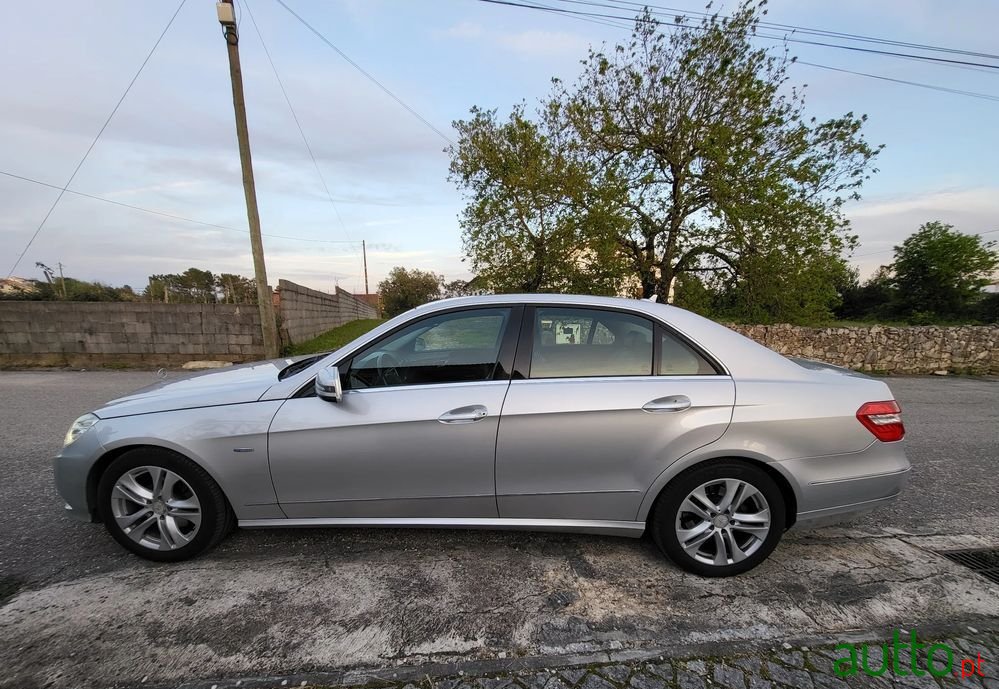 2011' Mercedes-Benz E 350 photo #5