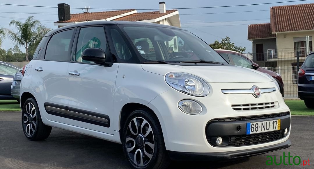 2013' Fiat 500L photo #2