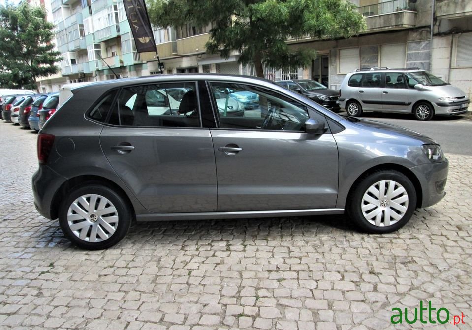 2012' Volkswagen Polo Confortline photo #2