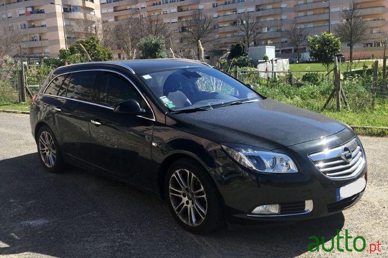 2011' Opel Insignia Sport Tourer photo #2