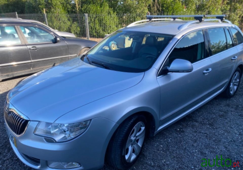 2012' Skoda Superb Break photo #4