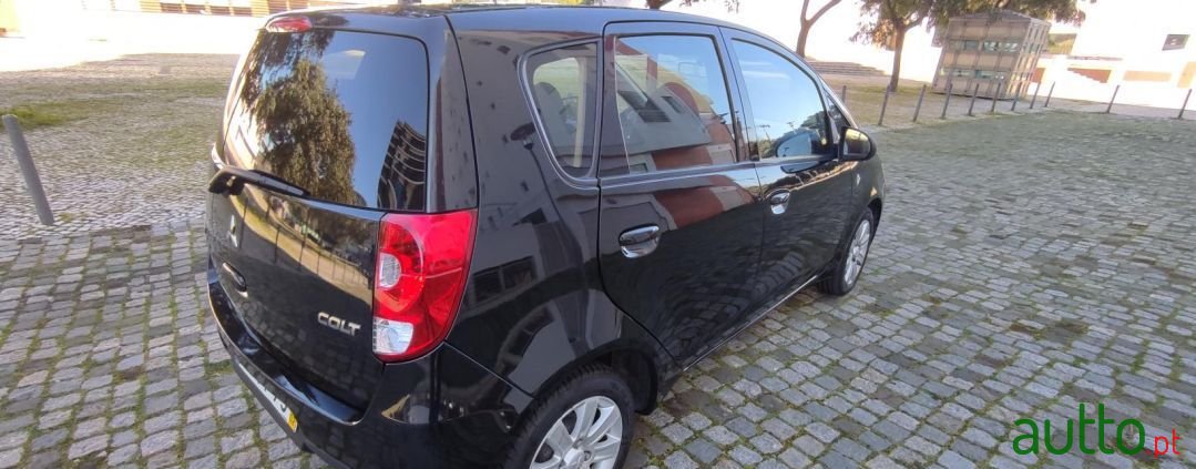 2010' Mitsubishi Colt photo #5