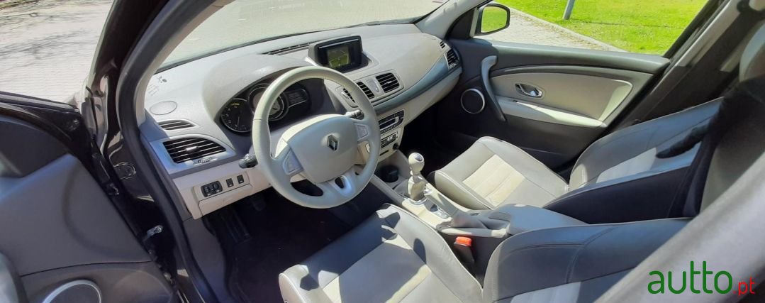 2013' Renault Megane photo #5