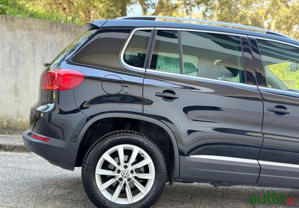 2011' Volkswagen Tiguan photo #5