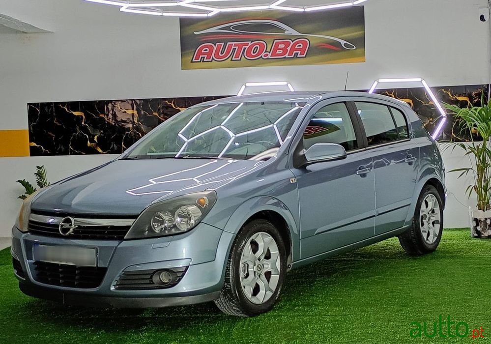 2004' Opel Astra photo #2