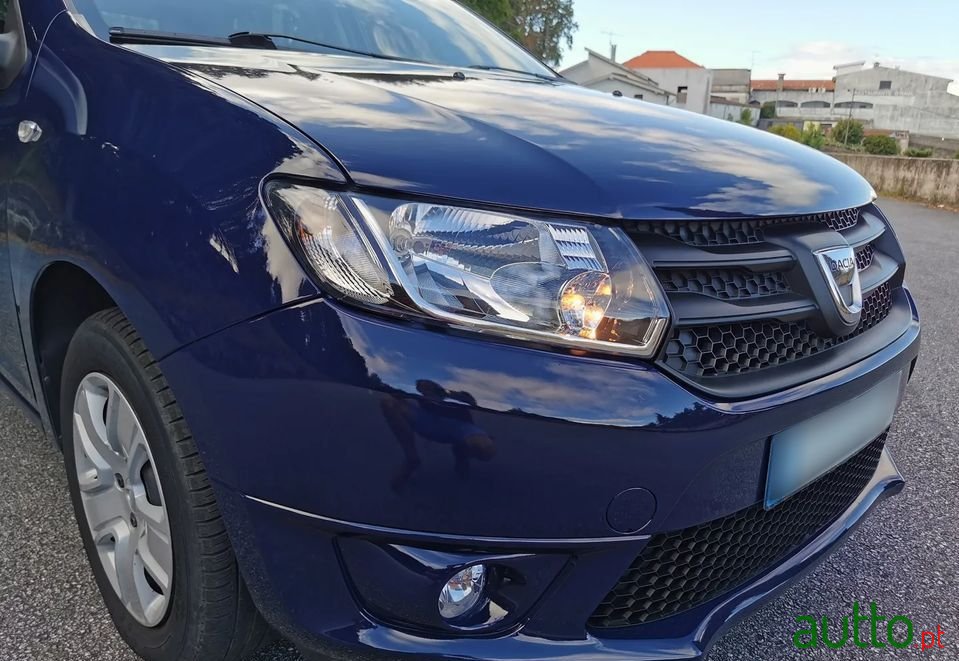 2013' Dacia Sandero photo #3